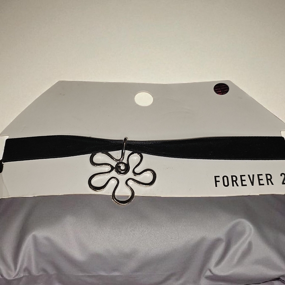 Forever 21 Black Choker with Silver Flower Charm - Picture 1 of 2